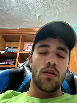 Snapshot of aavrdvh33 chatting on 11/21/25, 11:36 aavrdvh33 online show from 11/21/25, 11:36