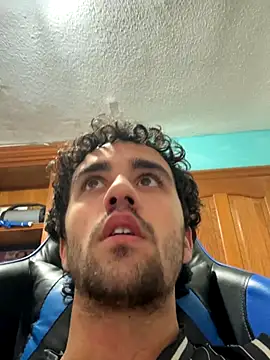 Snapshot of aavrdvh33 chatting on 12/14/25, 01:55 aavrdvh33 online show from 12/14/25, 01:55