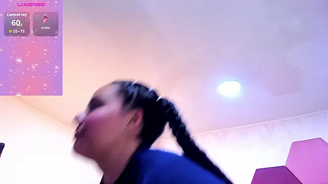 Snapshot of ArielleWilde chatting on 11/23/25, 02:44 ArielleWilde online show from 11/23/25, 02:44