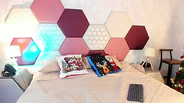 Snapshot of ArielleWilde chatting on 12/20/25, 04:30 ArielleWilde online show from 12/20/25, 04:30