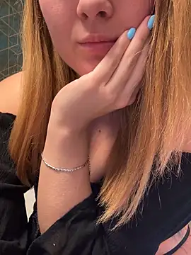 Snapshot of Velvetnoir21 chatting on 11/19/25, 11:05 Velvetnoir21 online show from 11/19/25, 11:05