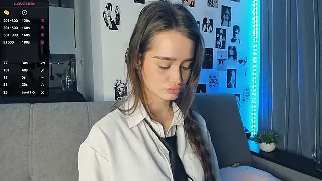 lovelyalivia online show from 11/12/25, 09:32