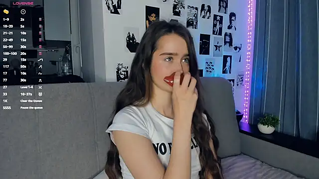 lovelyalivia online show from 11/17/25, 09:26