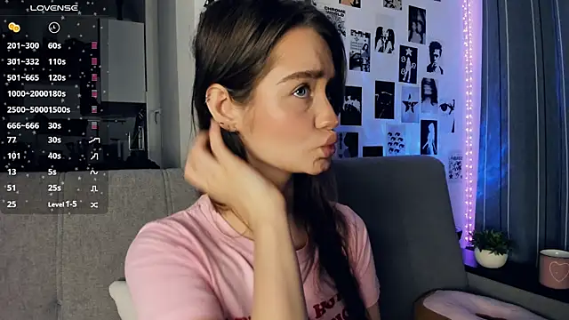 lovelyalivia online show from 12/05/25, 09:29