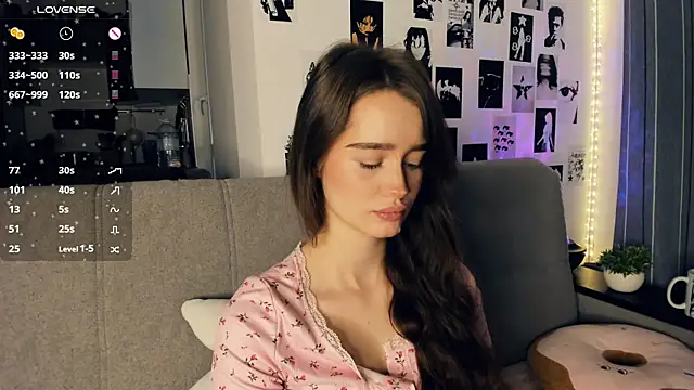 lovelyalivia online show from 12/16/25, 09:14