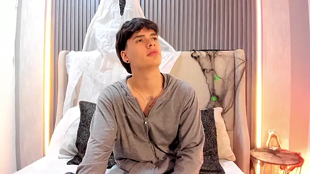 BenitoSaenz online show from 10/22/25, 03:40