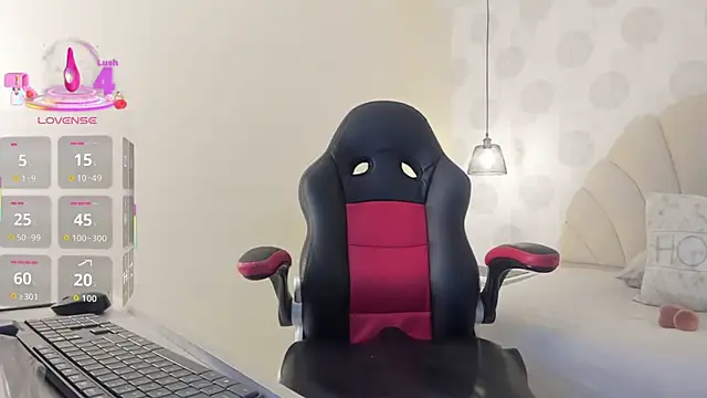 Snapshot of IVONNEPARKER6 chatting on 09/20/25, 12:17 IVONNEPARKER6 online show from 09/20/25, 12:17