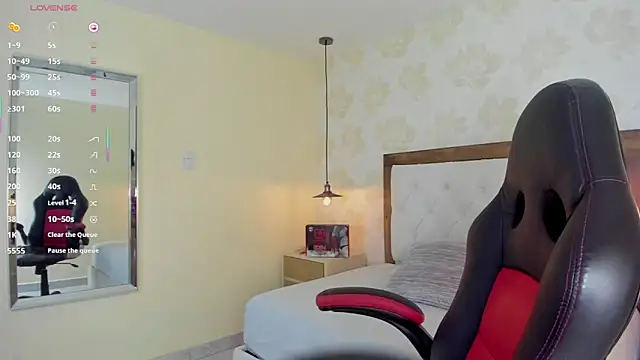 IRISCLARK1 online show from 11/08/25, 07:34