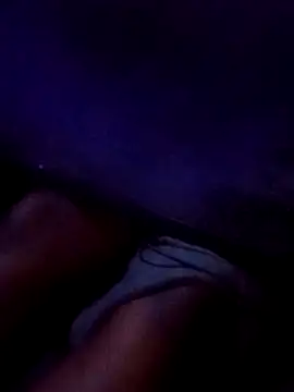 Snapshot of OnlyMoneyIwanT chatting on 10/27/25, 07:18 OnlyMoneyIwanT online show from 10/27/25, 07:18