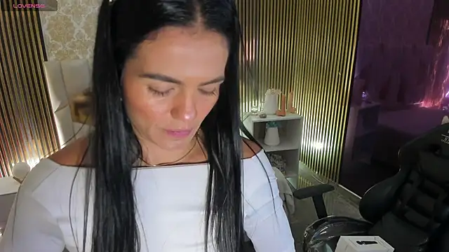 Rosalind tay online show from 10/04/25, 11:41