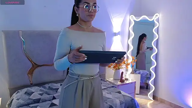 Rosalind tay online show from 11/14/25, 10:58