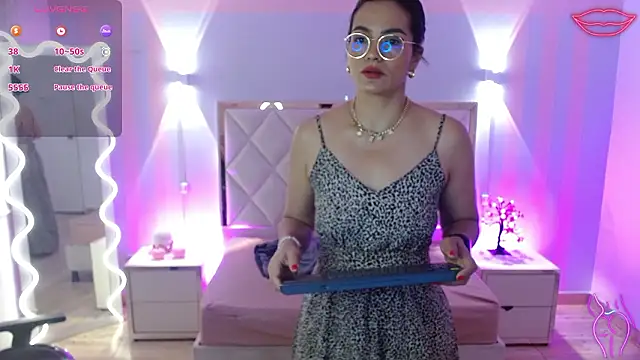 Snapshot of Rosalind_tay chatting on 02/24/26, 11:30 Rosalind tay online show from 02/24/26, 11:30