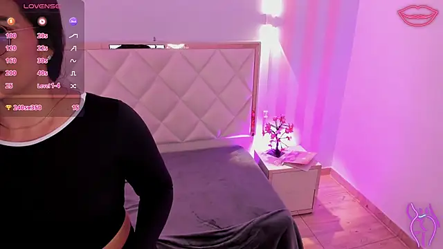 Snapshot of Rosalind_tay chatting on 04/01/26, 01:41 Rosalind tay online show from 04/01/26, 01:41