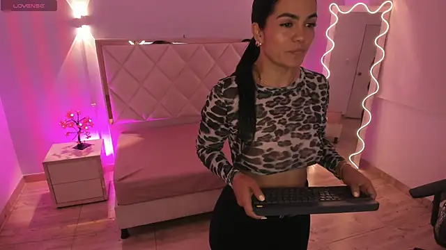 Snapshot of Rosalind_tay chatting on 04/04/26, 11:18 Rosalind tay online show from 04/04/26, 11:18