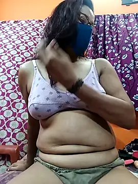 Snapshot of Hotpuja25 chatting on 06/16/26, 03:47 Hotpuja25 online show from 06/16/26, 03:47