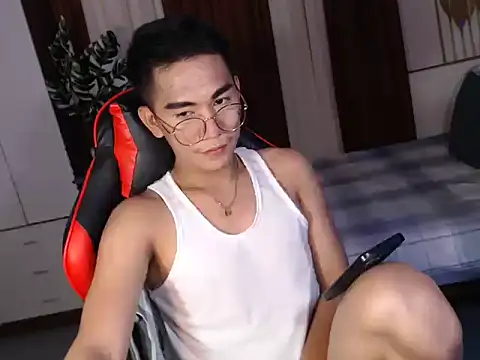 Snapshot of drinkmycumx chatting on 10/24/25, 04:58 drinkmycumx online show from 10/24/25, 04:58