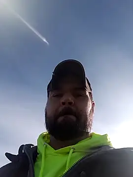 Snapshot of DouginWv chatting on 12/21/25, 06:48 DouginWv online show from 12/21/25, 06:48