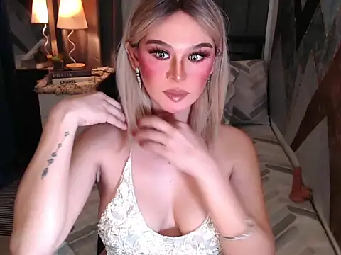 superhotangelxx online show from 04/18/26, 12:14