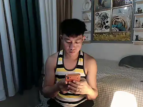 Snapshot of xshyboyx chatting on 05/29/26, 01:31 xshyboyx online show from 05/29/26, 01:31