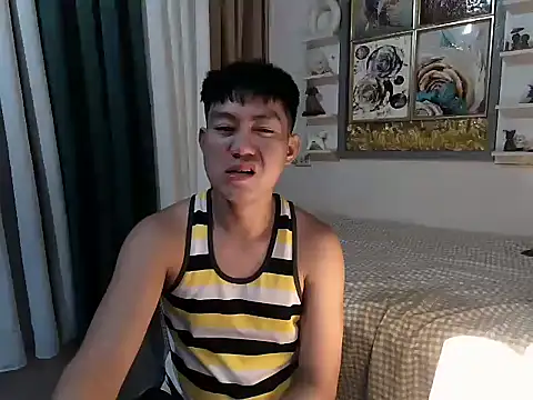 Snapshot of xshyboyx chatting on 05/30/26, 03:25 xshyboyx online show from 05/30/26, 03:25