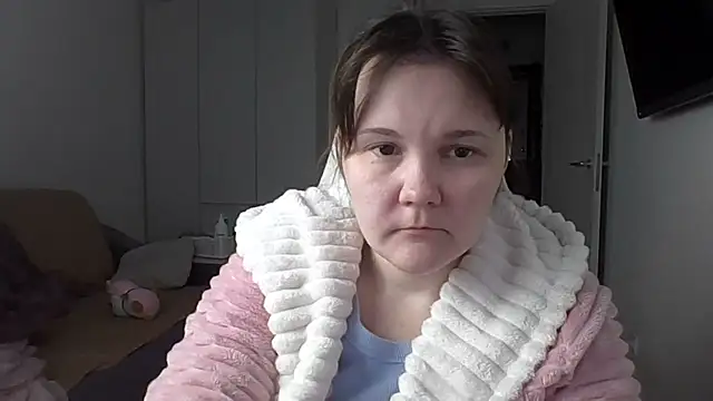 Snapshot of Qaynii chatting on 10/14/25, 02:18 Qaynii online show from 10/14/25, 02:18