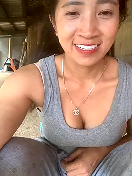 Snapshot of ThiHa003 chatting on 10/18/25, 06:26 ThiHa003 online show from 10/18/25, 06:26