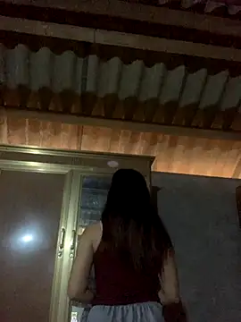 Snapshot of ThiHa003 chatting on 10/24/25, 08:11 ThiHa003 online show from 10/24/25, 08:11