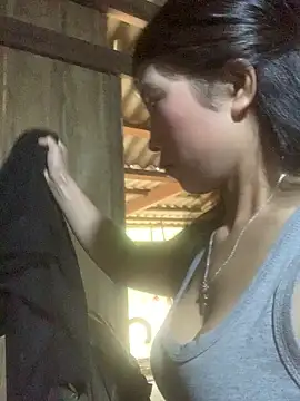 Snapshot of ThiHa003 chatting on 11/17/25, 05:13 ThiHa003 online show from 11/17/25, 05:13