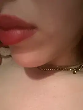 Snapshot of Mimisixo chatting on 05/16/26, 12:18 Mimisixo online show from 05/16/26, 12:18