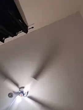 Snapshot of Cnutt310 chatting on 12/22/25, 06:21 Cnutt310 online show from 12/22/25, 06:21