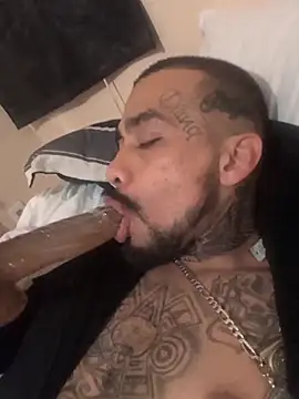 Snapshot of Cnutt310 chatting on 12/23/25, 08:45 Cnutt310 online show from 12/23/25, 08:45