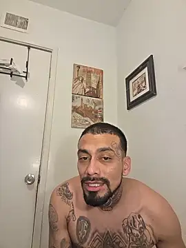 Snapshot of Cnutt310 chatting on 01/18/26, 03:16 Cnutt310 online show from 01/18/26, 03:16