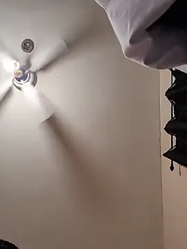 Snapshot of Cnutt310 chatting on 02/11/26, 09:25 Cnutt310 online show from 02/11/26, 09:25