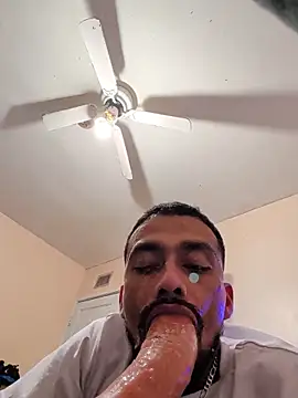 Snapshot of Cnutt310 chatting on 02/12/26, 01:22 Cnutt310 online show from 02/12/26, 01:22