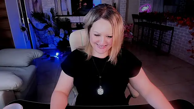 MariemLui online show from 10/27/25, 02:54