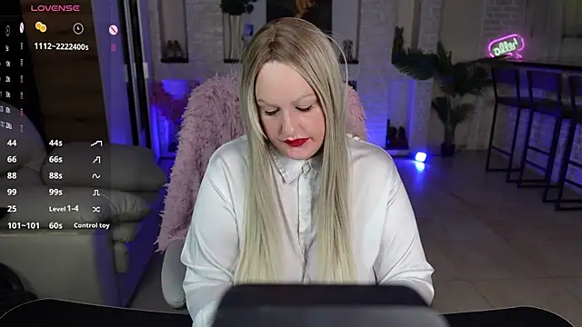 Snapshot of MariemLui chatting on 05/04/26, 03:52 MariemLui online show from 05/04/26, 03:52