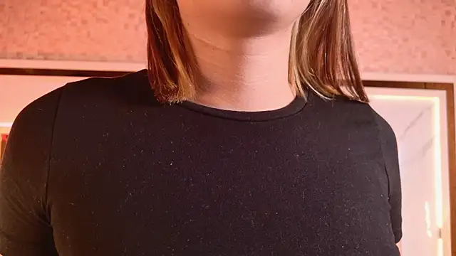 Snapshot of ambar_rosse25 chatting on 10/21/25, 11:33 ambar rosse25 online show from 10/21/25, 11:33