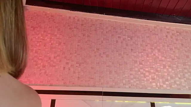 ambar rosse25 online show from 11/21/25, 11:42