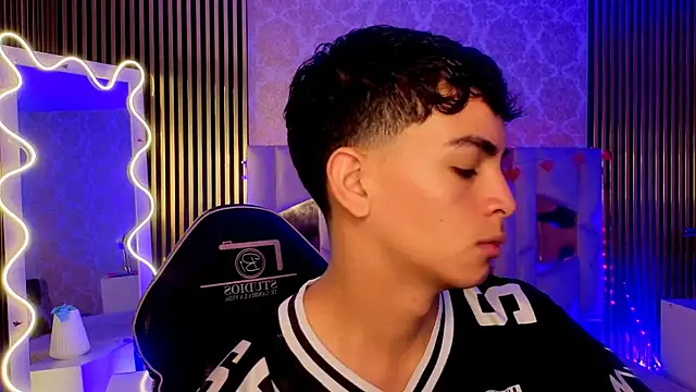 LIHIAN TAY online show from 04/05/26, 12:46