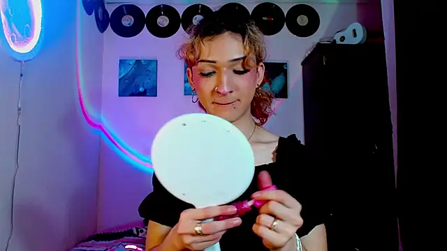 meghan devil  online show from 11/25/25, 04:01