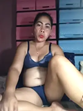 Snapshot of sexybitch_02 chatting on 04/29/26, 12:42 sexybitch 02 online show from 04/29/26, 12:42