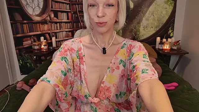 Snapshot of HaileeAtHome chatting on 06/24/26, 05:01 HaileeAtHome online show from 06/24/26, 05:01