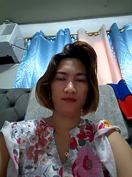 Snapshot of lustlushlady6 chatting on 10/26/25, 08:31 lustlushlady6 online show from 10/26/25, 08:31