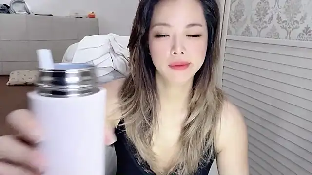 Holiland online show from 10/14/25, 12:33