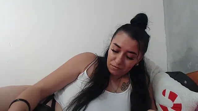 Snapshot of Maryem637048 chatting on 11/24/25, 01:22 Maryem637048 online show from 11/24/25, 01:22