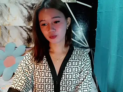 Snapshot of urgirl_mikah chatting on 11/19/25, 05:29 urgirl mikah online show from 11/19/25, 05:29