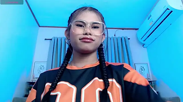 PrettyBlythes TS online show from 11/17/25, 08:53