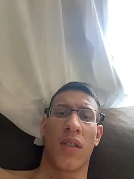 Snapshot of safadezanunes2 chatting on 09/10/25, 03:45 safadezanunes2 online show from 09/10/25, 03:45