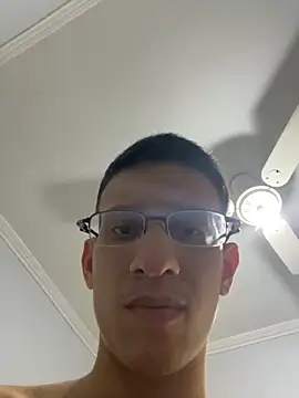 Snapshot of safadezanunes2 chatting on 10/28/25, 08:33 safadezanunes2 online show from 10/28/25, 08:33