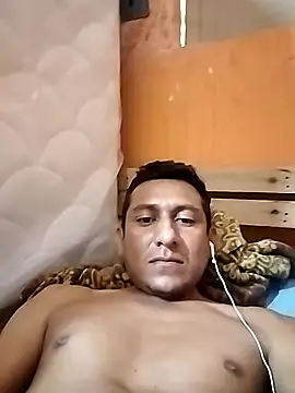 Snapshot of Albertmarc2 chatting on 11/23/25, 02:17 Albertmarc2 online show from 11/23/25, 02:17